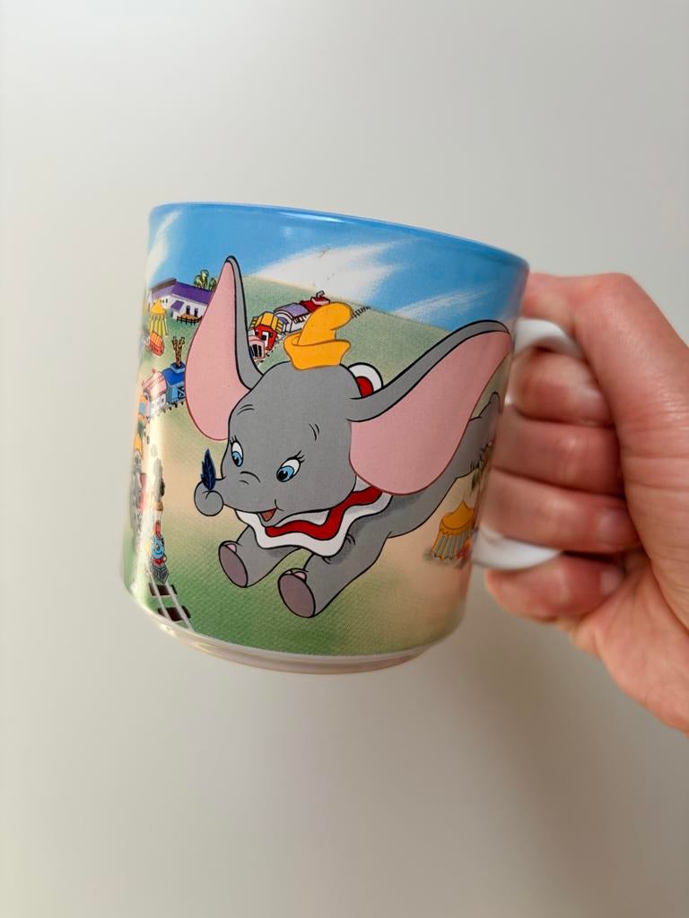 Disney Dumbo Mok - Vliegende Dumbo Circus Scène, Ophalen of Verzenden, Zo goed als nieuw, Servies