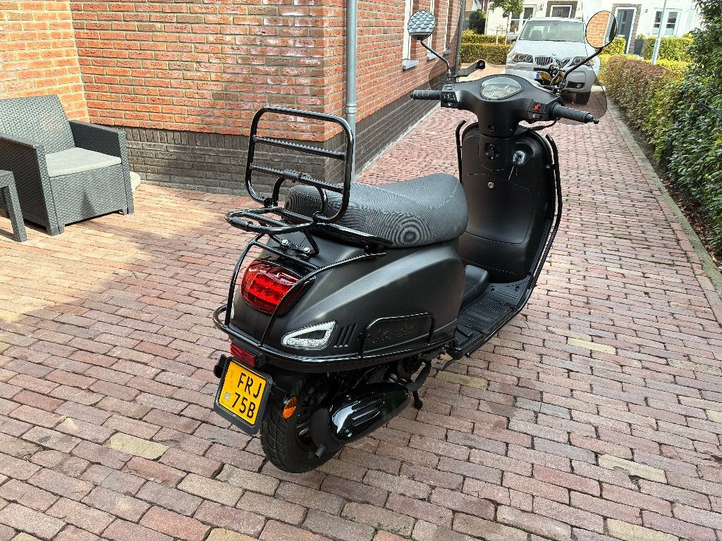 Foto 21 van Scooter 45km La souris Sourini R BJ 2023 in goede staat €725