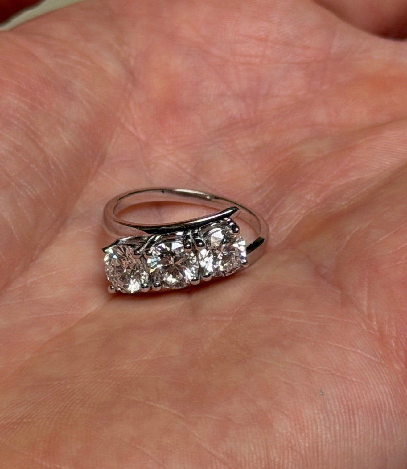 Gouden ring met 3 diamanten totaal 2.12ct met certificaat!, Sieraden, Tassen en Uiterlijk, Nieuw, Ophalen of Verzenden, 17 tot 18