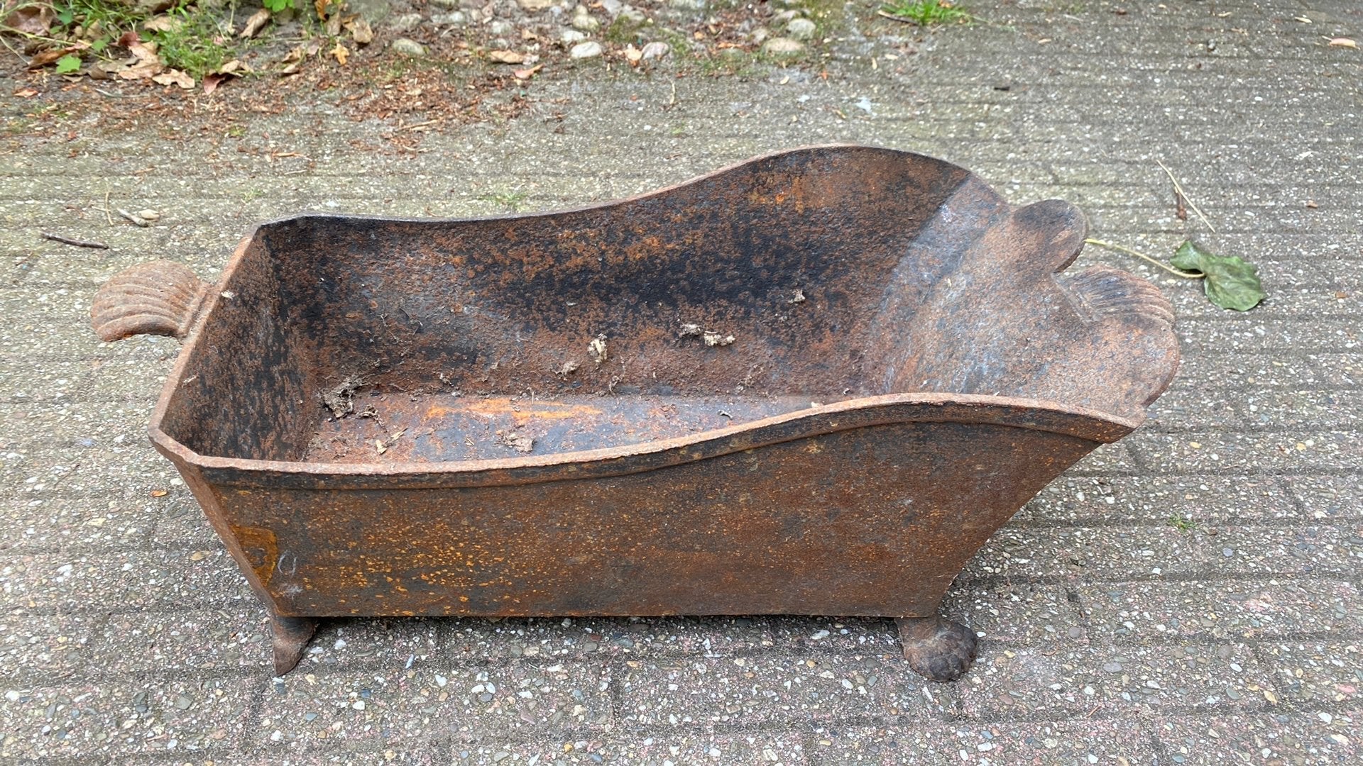Antieke turfbak ijzer, Ophalen