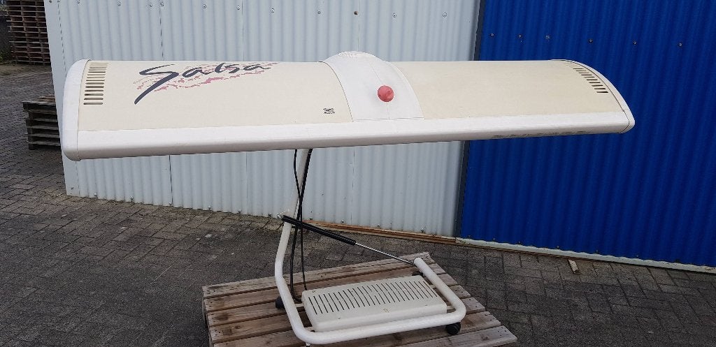 Zonnebank Alisum 14 lamps te koop, Ophalen, Gebruikt, Zonnebank enkelzijdig, 10 tot 15 lampen