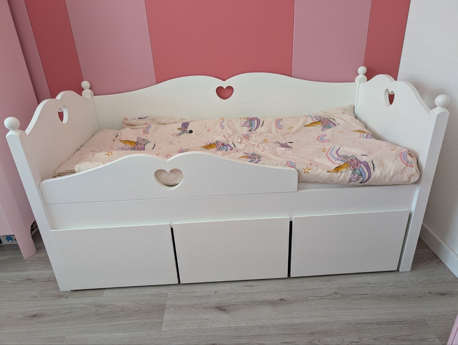 Emma meisjes bed met hartjes & 3 opberglades, Kinderen en Baby's, Kinderkamer | Bedden, 70 tot 85 cm, 140 tot 160 cm, Zo goed als nieuw