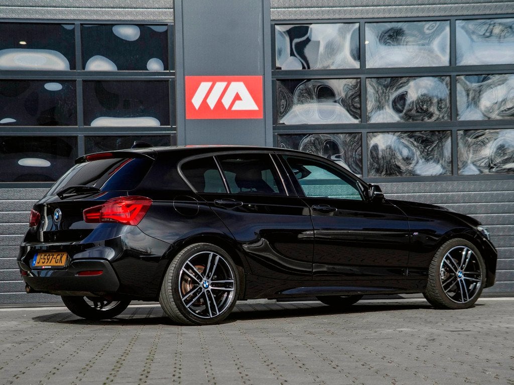 BMW 1-serie 118i Edition M Sport Shadow High Executive, 1-Serie, Met garantie (alle), Zwart, Leder