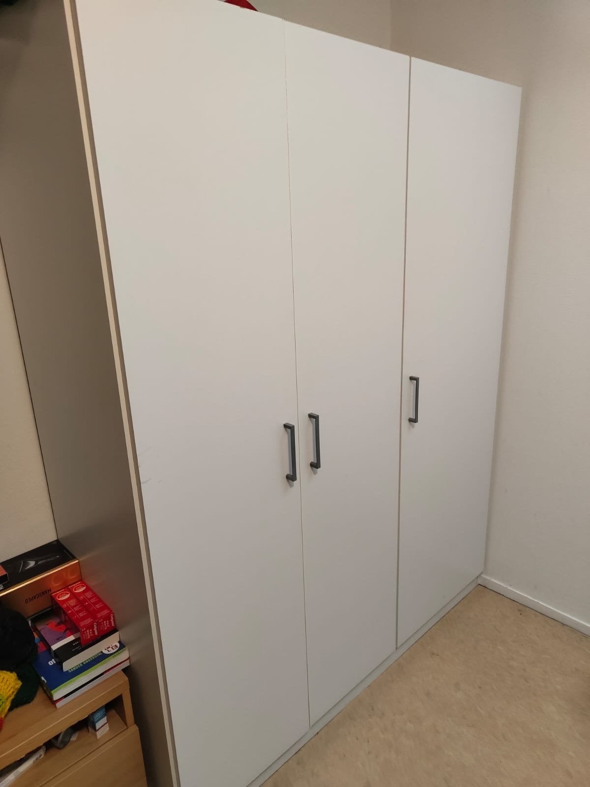 IKEA DOMBÅS 3-Door Wardrobe – White, Gebruikt, 100 tot 150 cm, Ophalen of Verzenden, 150 tot 200 cm