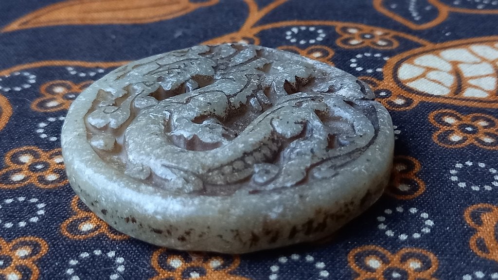 Mooi antiek Chinees amulet van jade met een draak 4,8 cm., Ophalen of Verzenden