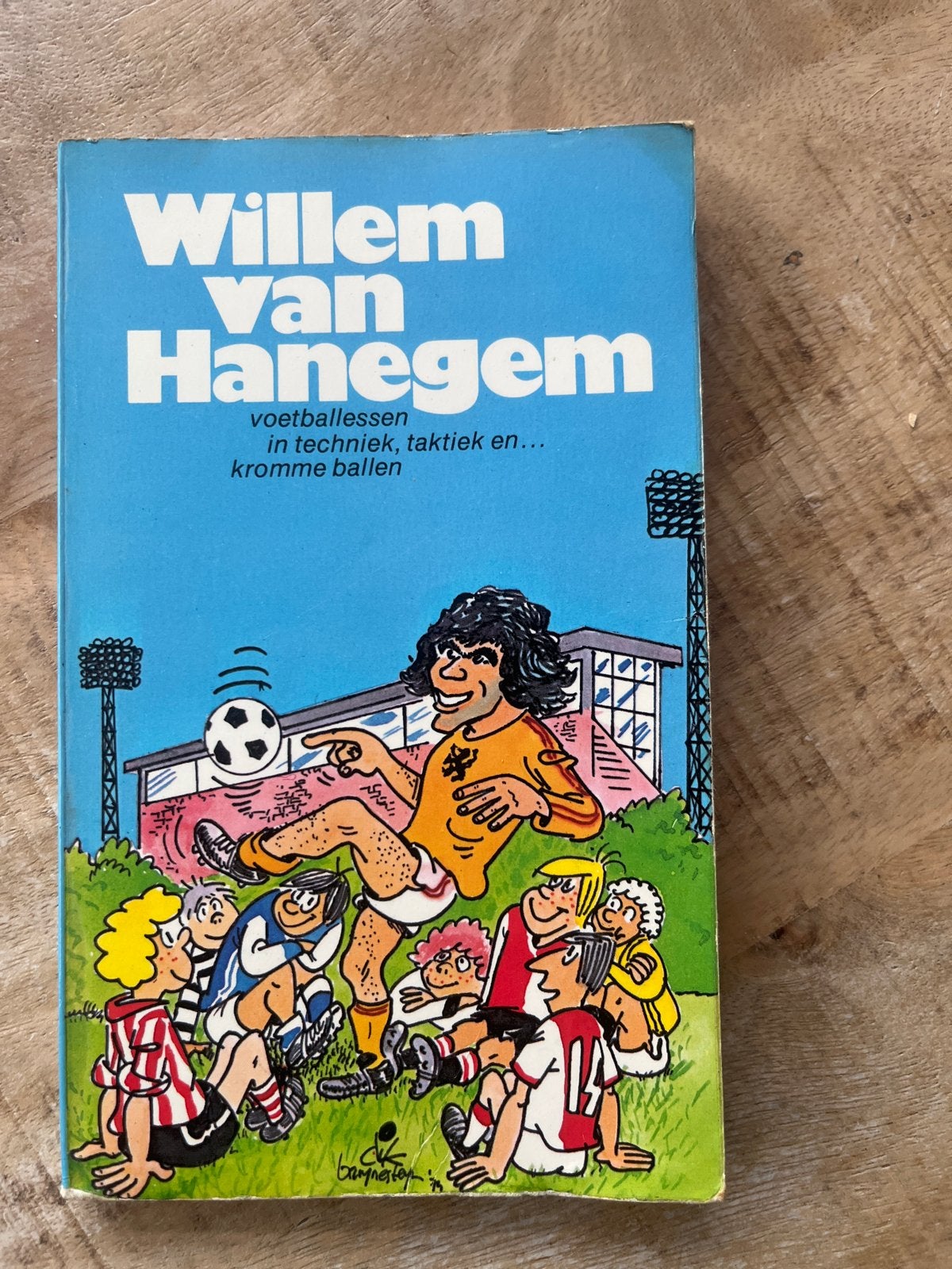 Willem van Hanegem: Voetballessen in techniek en tactiek, Ophalen of Verzenden, Gelezen, Balsport