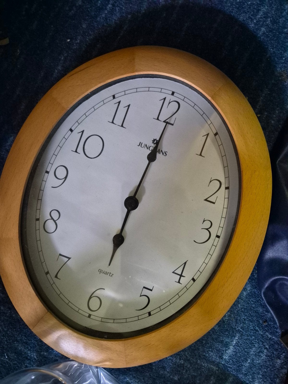 Junghans Quartz Wandklok met Houten Rand, Ophalen of Verzenden