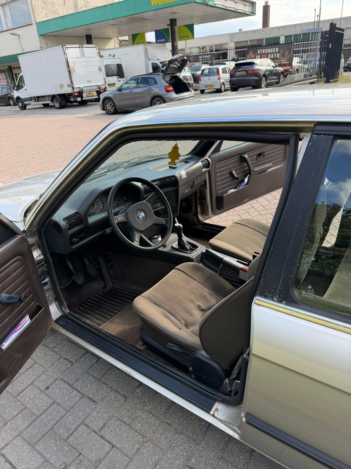 Foto 8 van BMW E30 1990 | NAP | APK 2028 | UNIEK EXEMPLAAR