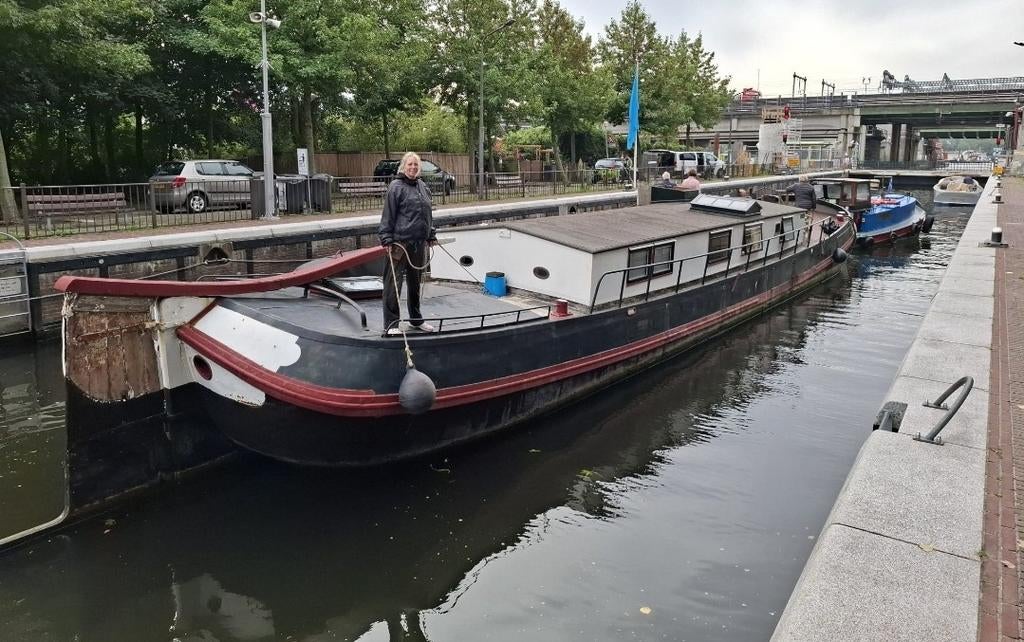 Woonboot staal boot tjalk 19.95M met roef, zonder ligplaats, Huizen en Kamers, Woonboten te koop, Verkoop zonder makelaar, 3 kamers