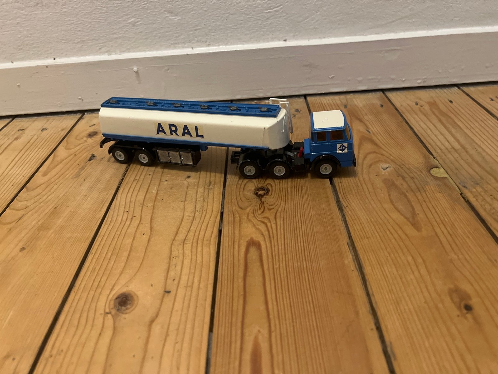 Aral Siku Hanomag V serie tankwagen - Goede staat, Ophalen of Verzenden, Zo goed als nieuw, Bus of Vrachtwagen