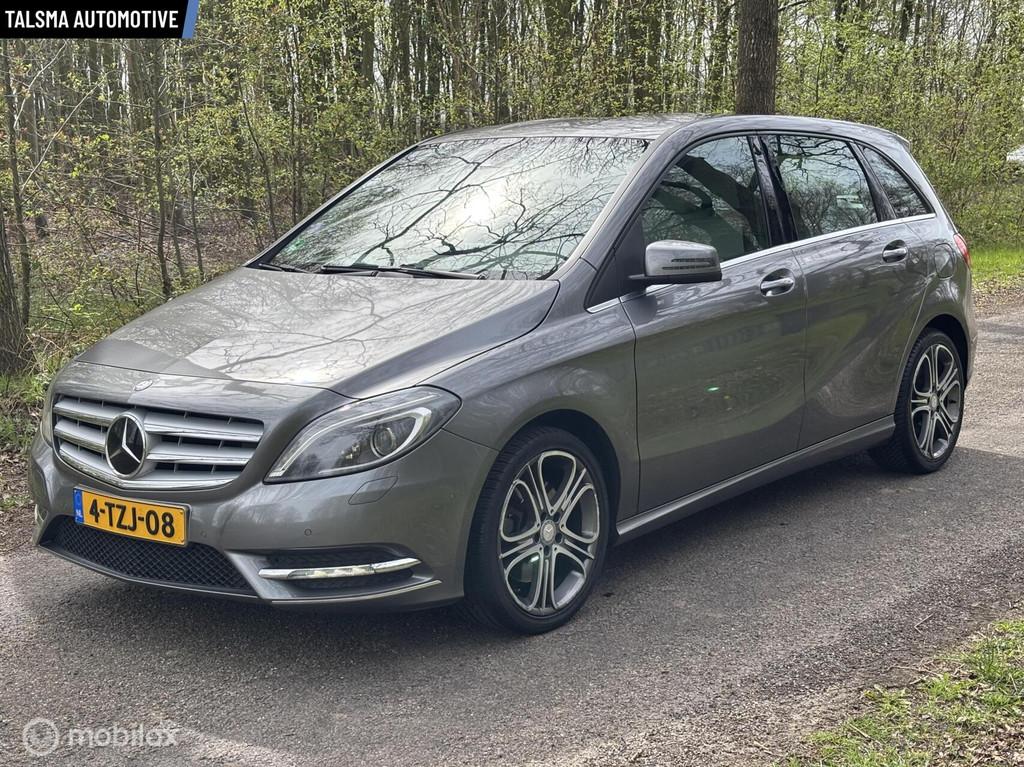 Mercedes B-klasse 250 Prestige |Navi|Trekhaak|Leder|HK Audio, Auto's, Gebruikt, Euro 6, 4 cilinders, 211 pk