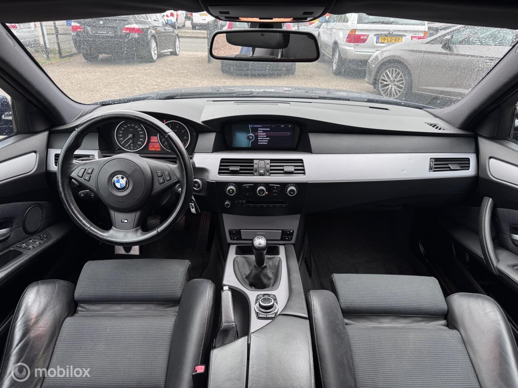 BMW 5-serie Touring 523i - M-pakket - Sport stoelen - M5 -, Auto's, 13 km/l, Achterwielaandrijving, Gebruikt, Blauw