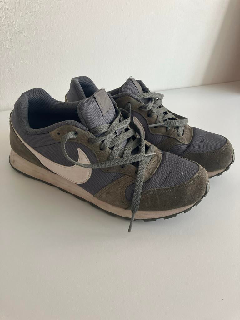 Nike MD Runner 2 sneakers - legergroen maat 40, Ophalen, Gedragen, Grijs, Sneakers of Gympen