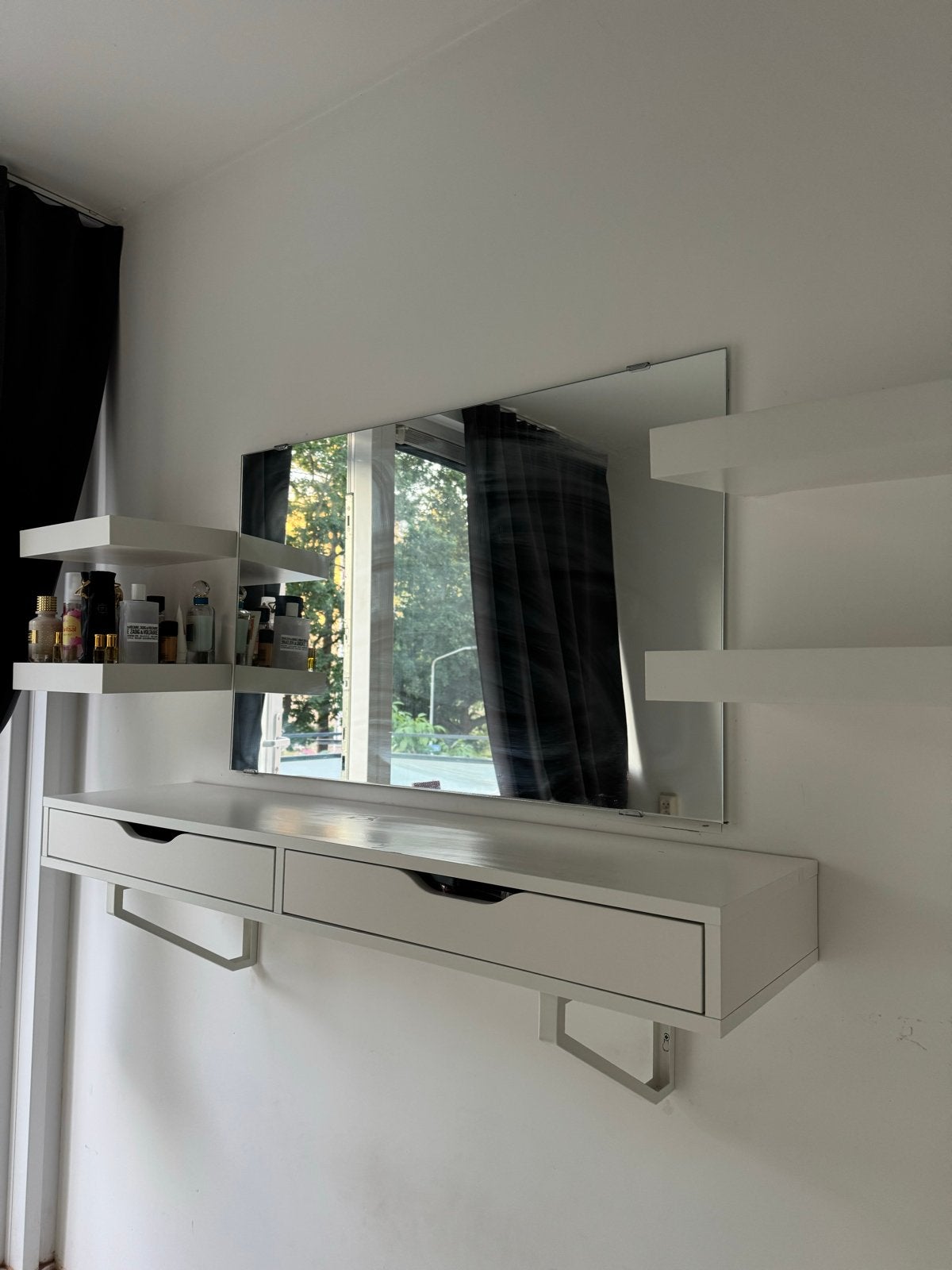 Witte kaptafel/wandmeubel met spiegel en planken, Ophalen of Verzenden, Gebruikt, Hout, 100 tot 150 cm