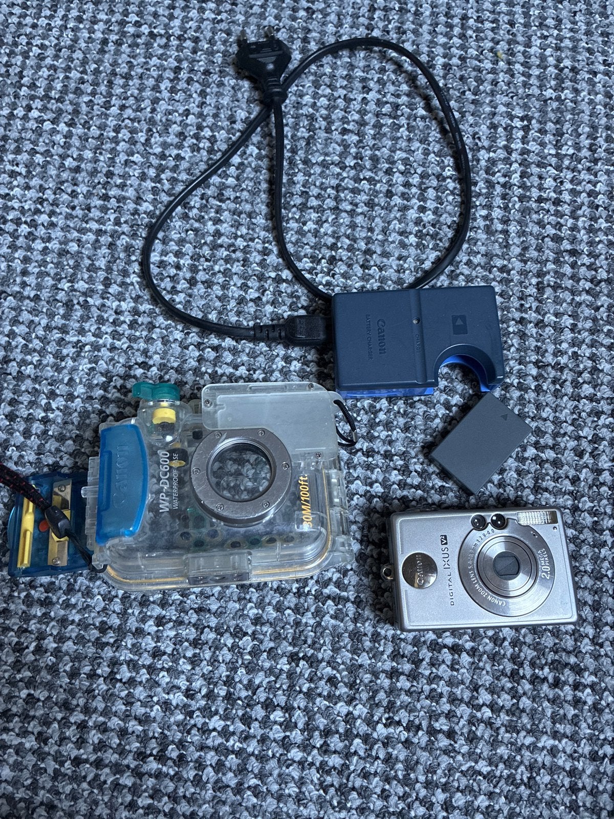 Vitage Retro Y2K Canon digicam IXUS V2+ onderwaterhuis, Gebruikt, Compactcamera, 10 t/m 40 meter, Complete set