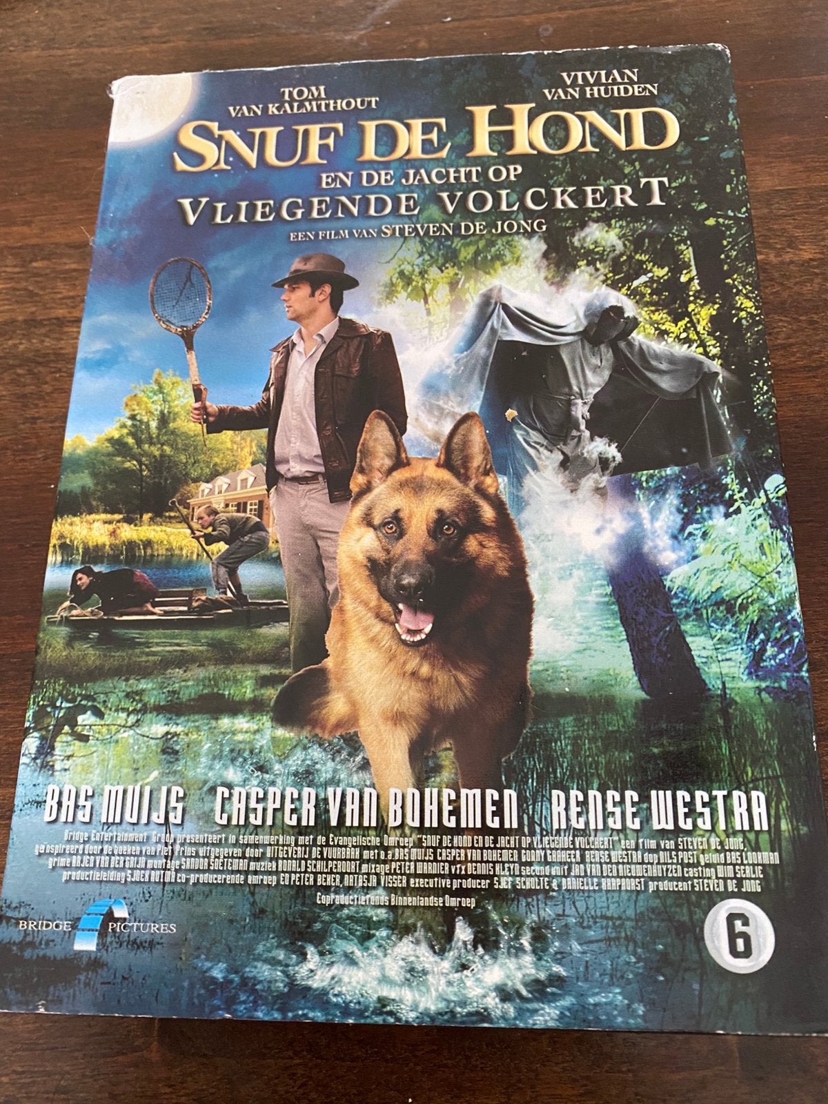 GRATIS DVD : SNUF DE HOND EN DE JACHT OP VLIEGENDE VOLCKERT, Vanaf 6 jaar, Ophalen, Zo goed als nieuw, Nederlands