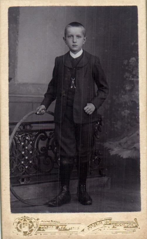 CDV - Jongeman in Zeeuws Pak - C. Henning - Middelburg, Gebruikt, Foto, Klederdracht, Ophalen of Verzenden