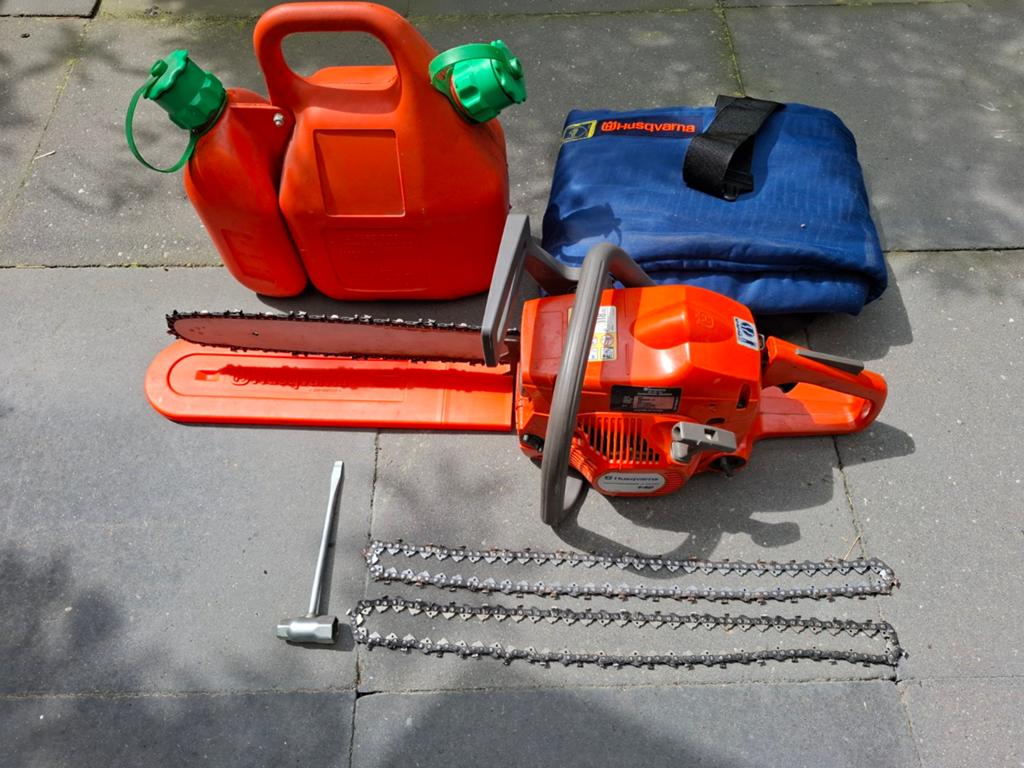 Husqvarna kettingzaag met diverse accessoires, Ophalen, Gebruikt, 70 mm of meer, Kettingzaag