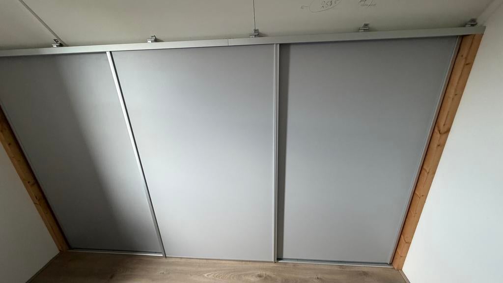 Schuifdeurkast (Storemax) voor schuin dak (300x175 cm), Ophalen, Zo goed als nieuw, 50 tot 75 cm, 200 cm of meer