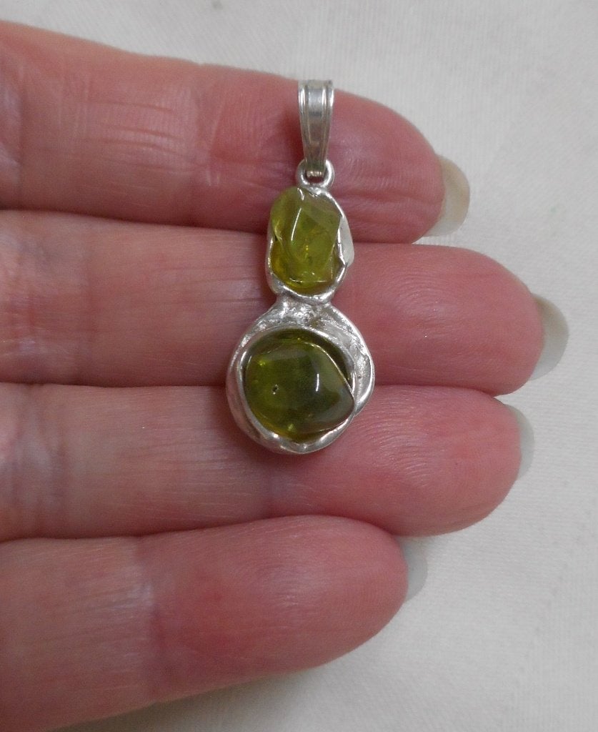 Zilveren modernist hanger met peridot nr.657