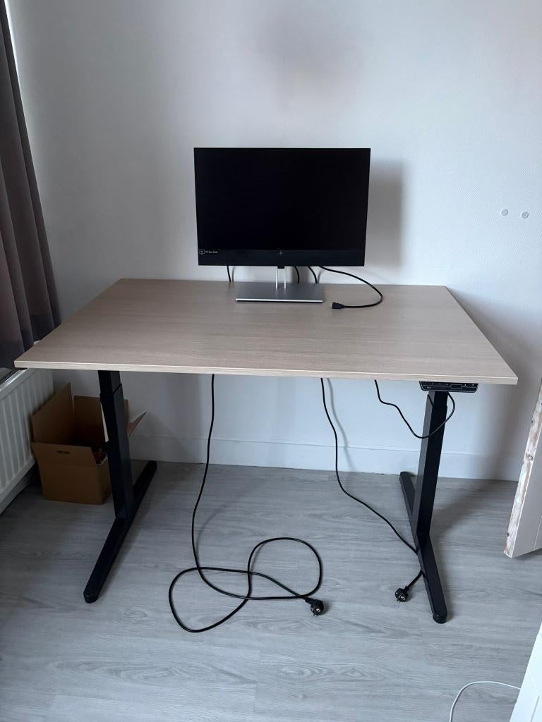 Electric Standing Desk | Sit/Stand|Adjustable Height, Huis en Inrichting, Bureaus, Ophalen, Zit-sta bureau, Scandinavisch, Zo goed als nieuw