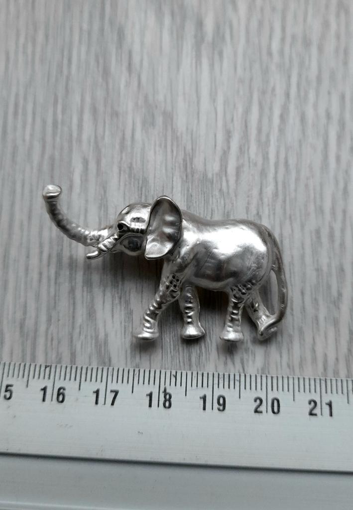 Mooie zilverkleurige broche olifant als nieuw, Overige materialen, 4 tot 7 cm, Verzenden, Zo goed als nieuw