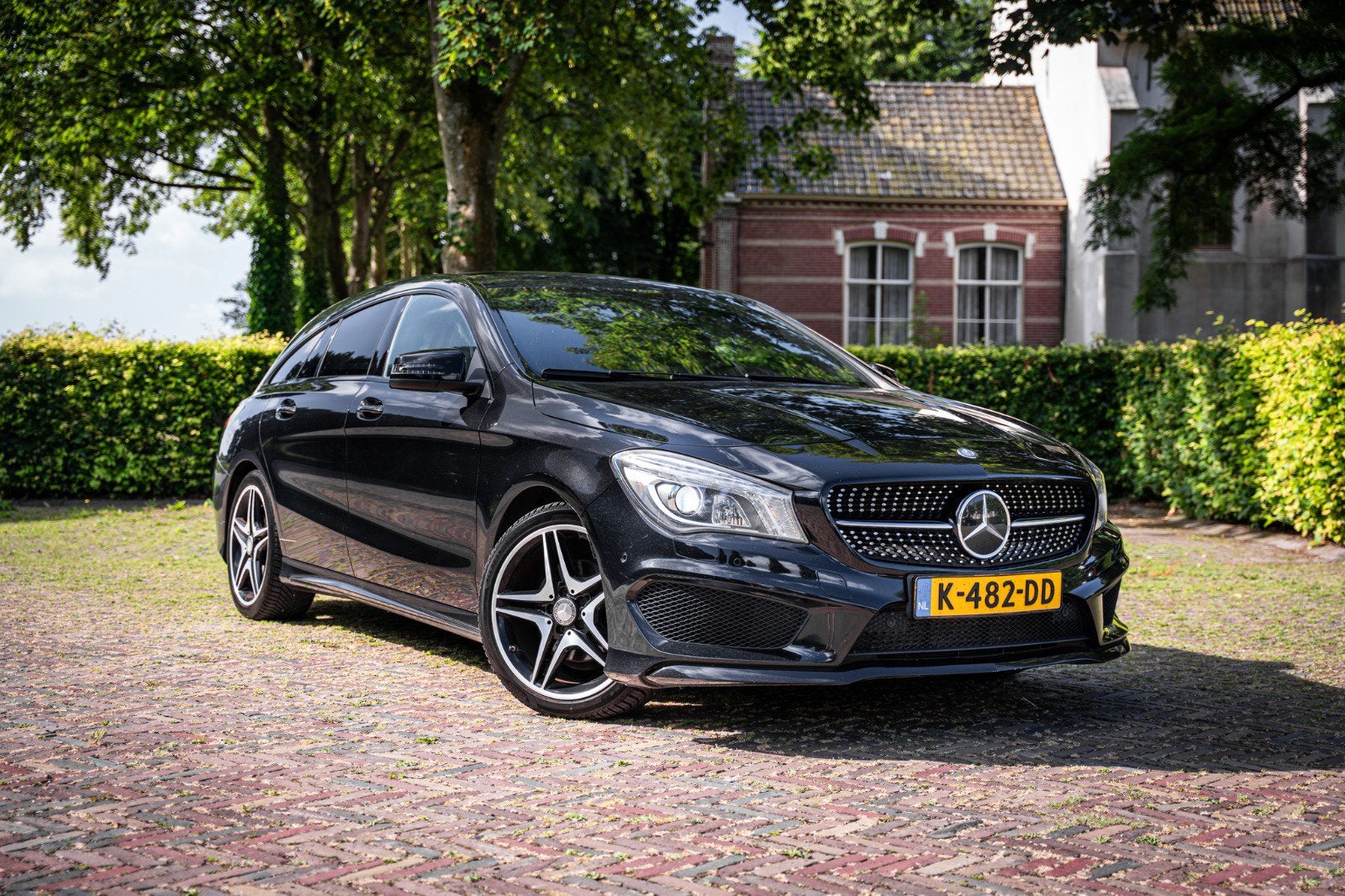 Mercedes-Benz CLA 200 Station AMG-Line / Pano / ACC / Camera, Auto's, CLA, 730 kg, Zwart, 1595 cc