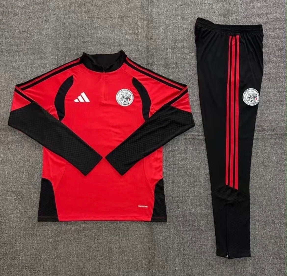 Ajax Trainingspak 2026-2027 Rood/Zwart, Nieuw, Overige maten, Ophalen of Verzenden, Voetbal