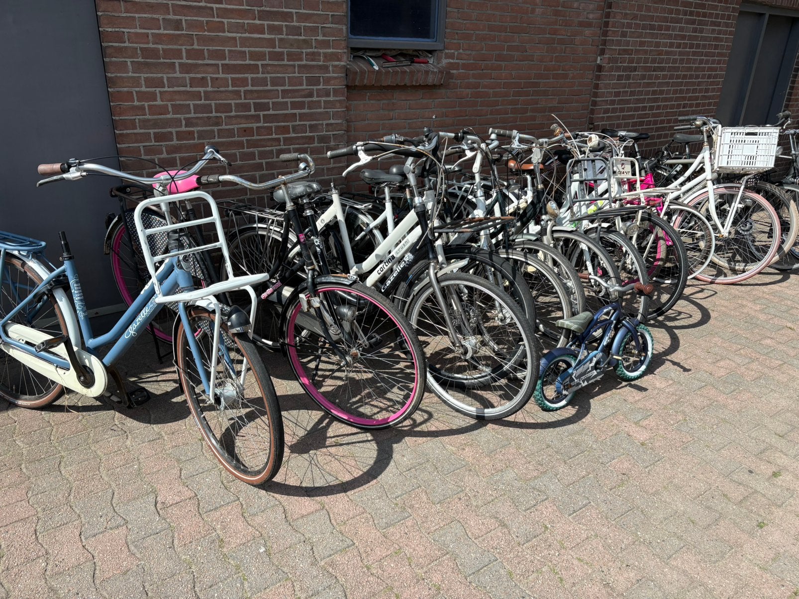 Te koop 16 opknap fietsen herenfiets damesfiets kinderfiets, Ophalen, Gebruikt, Minder dan 10 versnellingen, Batavus