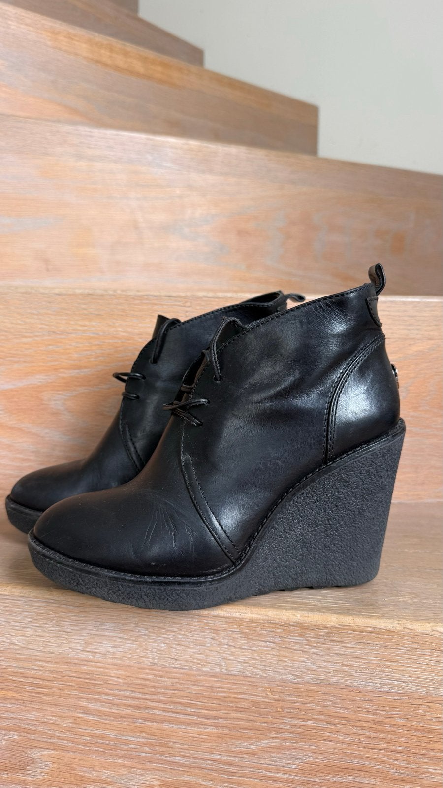 Moncler Zwarte Leren Wedge Enkellaarzen Maat 36, Ophalen of Verzenden, Gedragen, Zwart, Lage of Enkellaarzen