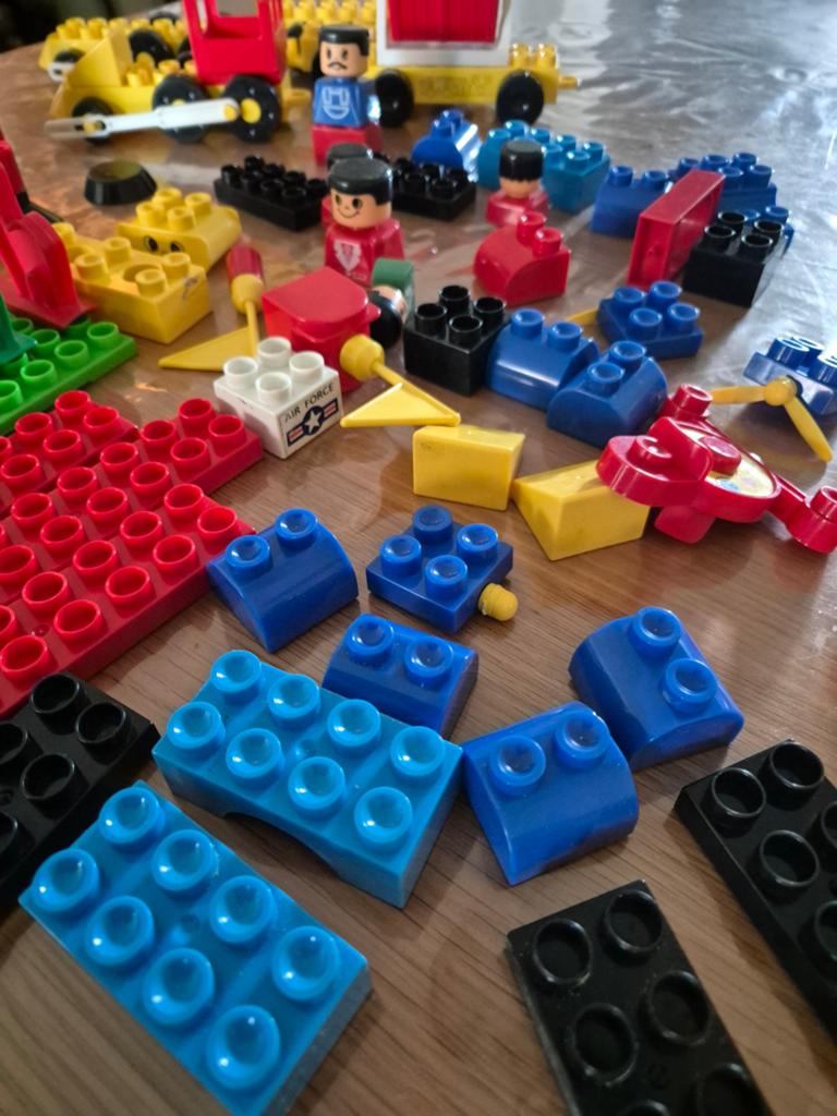 Grote partij vintage Duplo achtig met grondplaat en figuren, Gebruikt, Ophalen of Verzenden, Inclusief minifiguren, Duplo