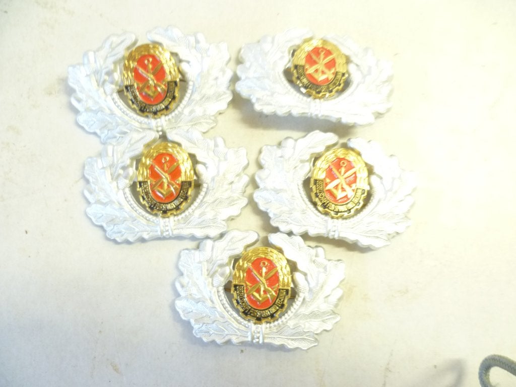 DDR 5x pet embleem Gesellschaft Fur Sport und Technik nieuw, Ophalen of Verzenden, Landmacht, Duitsland, Embleem of Badge