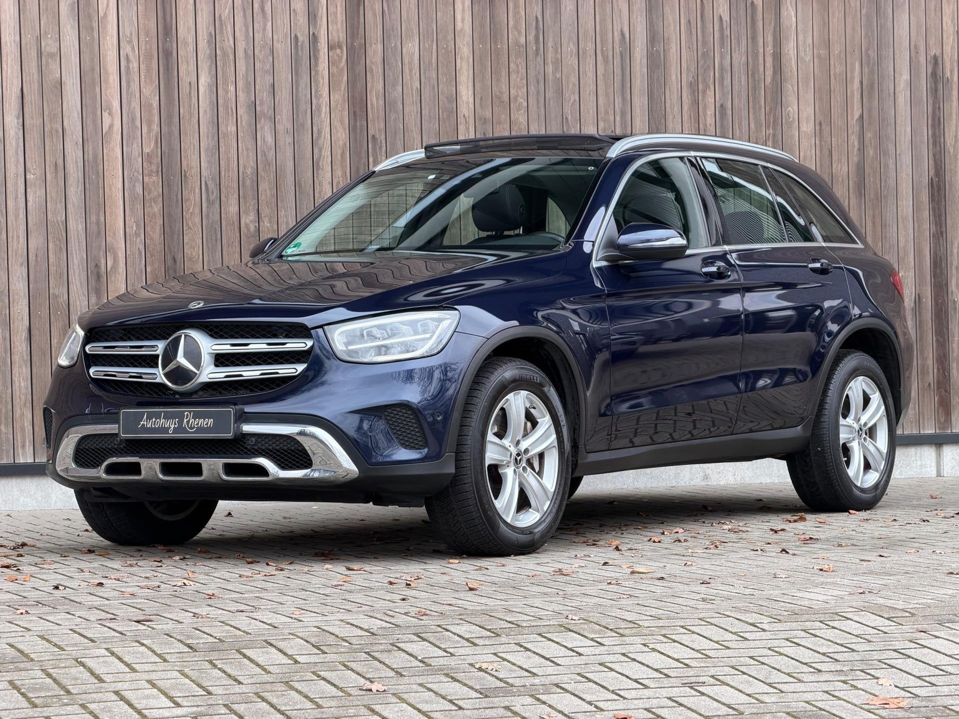 Mercedes-Benz GLC-klasse 300e 4MATIC / PANO / TREKHAAK /, Auto's, Automaat, Dealer onderhouden, Stof, Gebruikt