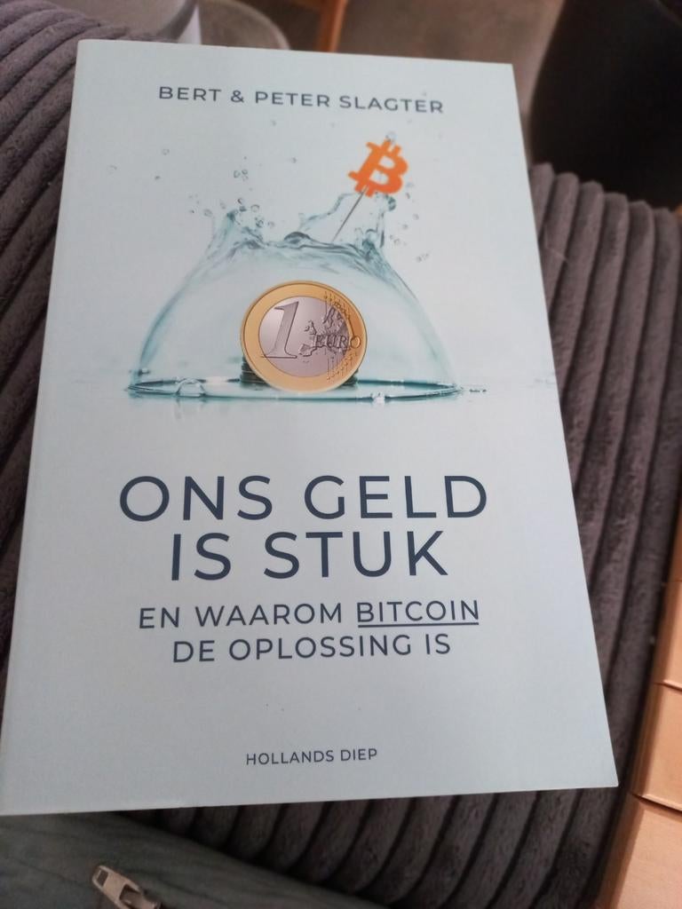 Boek Ons geld is stuk. Bijna nieuw, Ophalen of Verzenden, Zo goed als nieuw