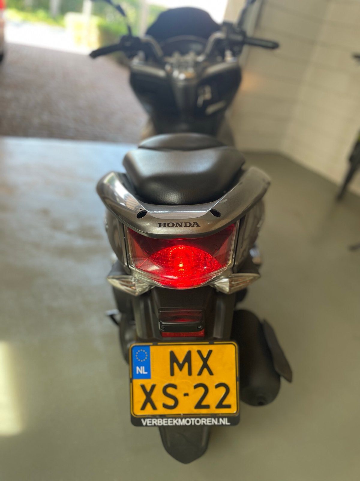 Foto 2 van Honda PCX Scooter - Goed onderhouden