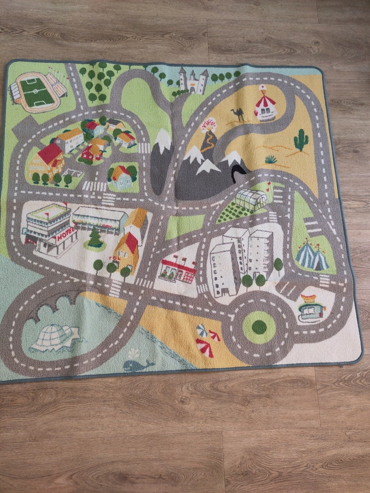 Leuk speelkleed 133x140 cm, ophalen in Heerlen, Ophalen, Zo goed als nieuw