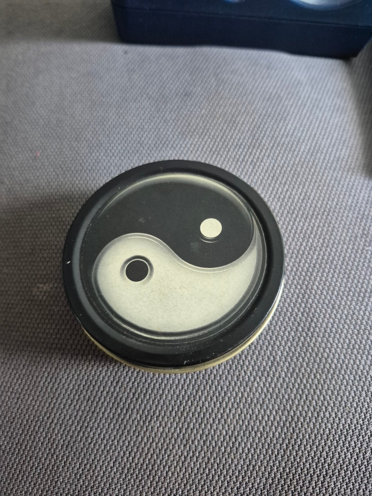 Yin Yang Blikje - Decoratief en Handig Opbergblik, Verzamelen, Ophalen of Verzenden, Gebruikt, Overige, Overige merken