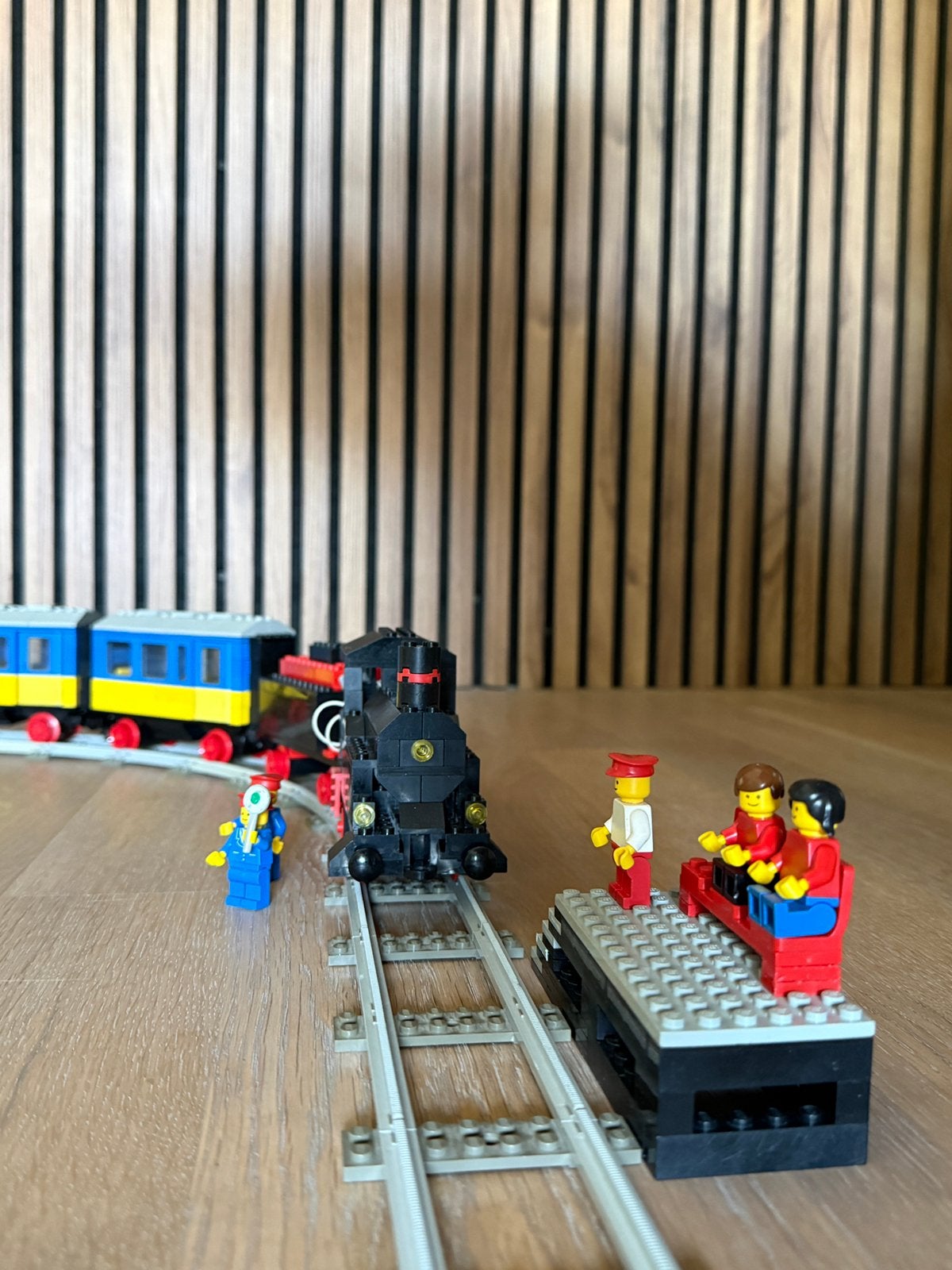 Vintage LEGO Trein Set met Rails en Figuren, Gebruikt, Lego, Ophalen of Verzenden, Compleet
