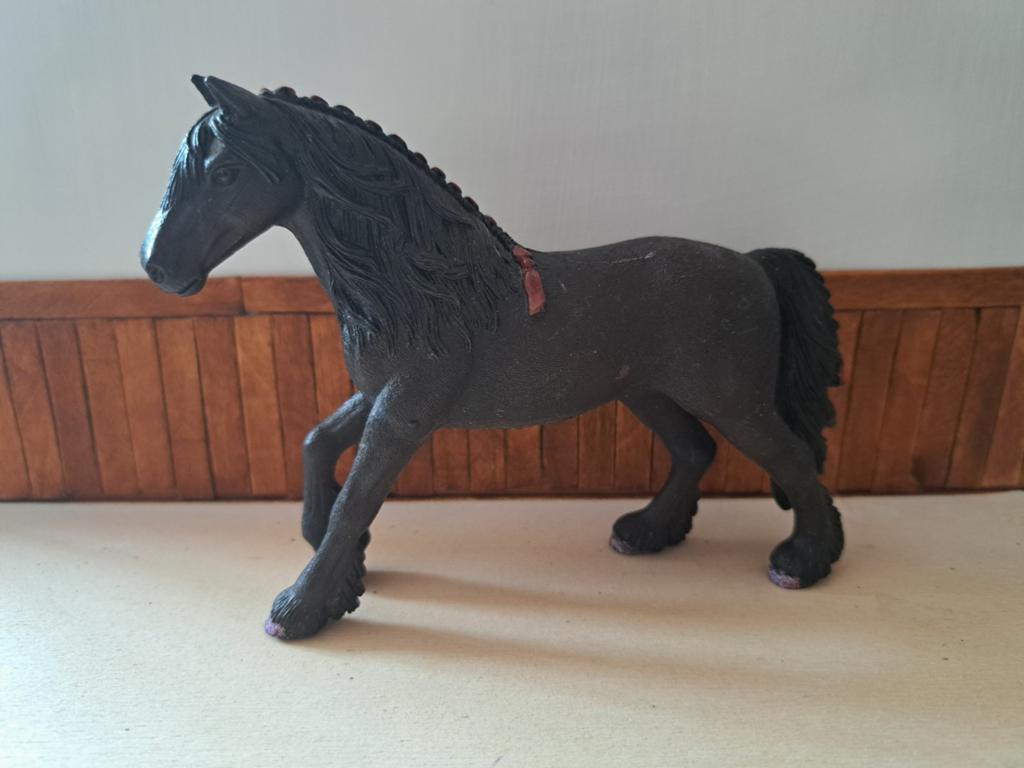 Schleich fries merrie, Ophalen of Verzenden, Zo goed als nieuw, Paard, Beeldje of Figuurtje