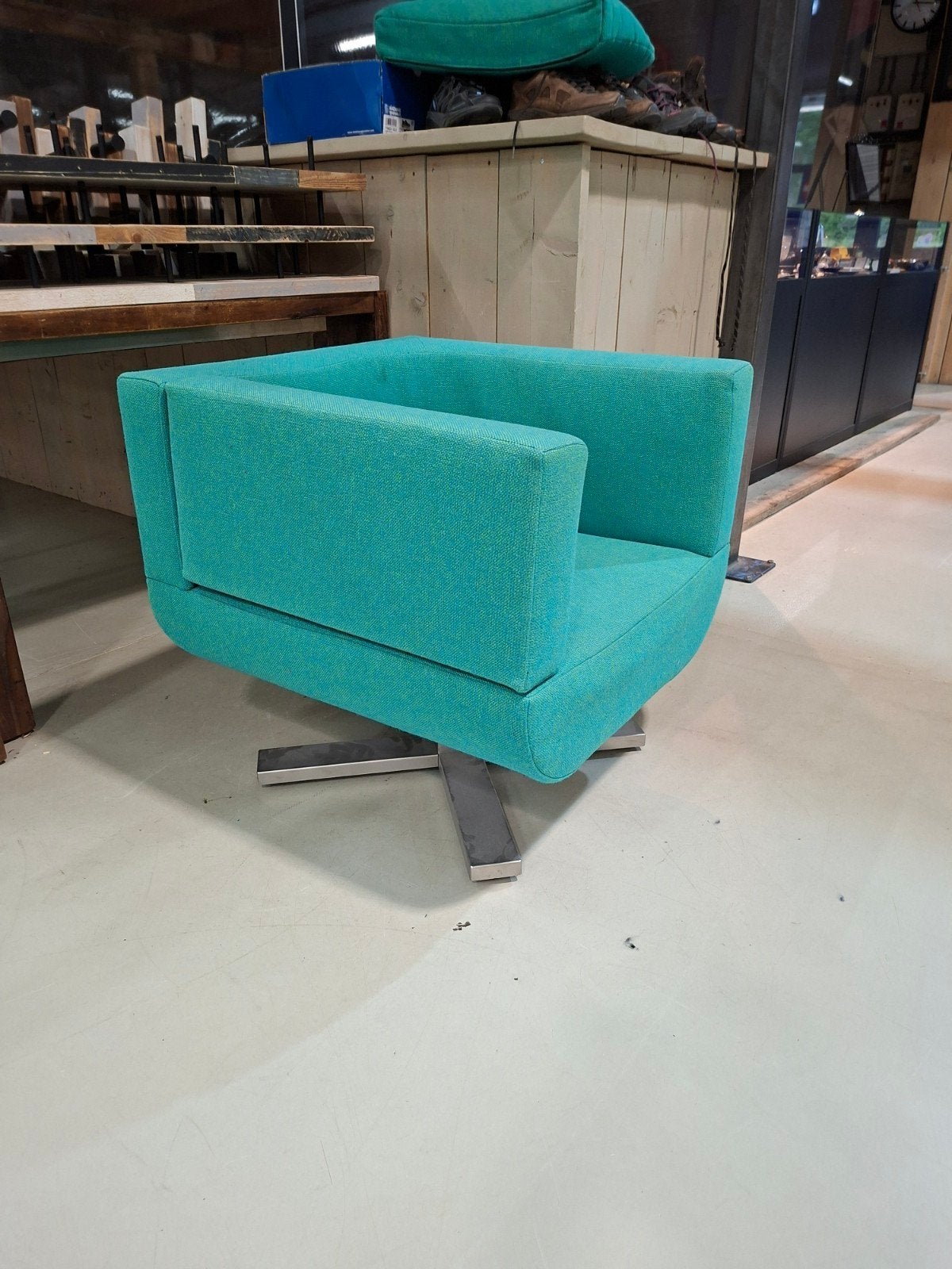 Jori fauteuil - Draaistoel - Turquoise stof, Modern design, Onbekend, Ophalen of Verzenden, Zo goed als nieuw
