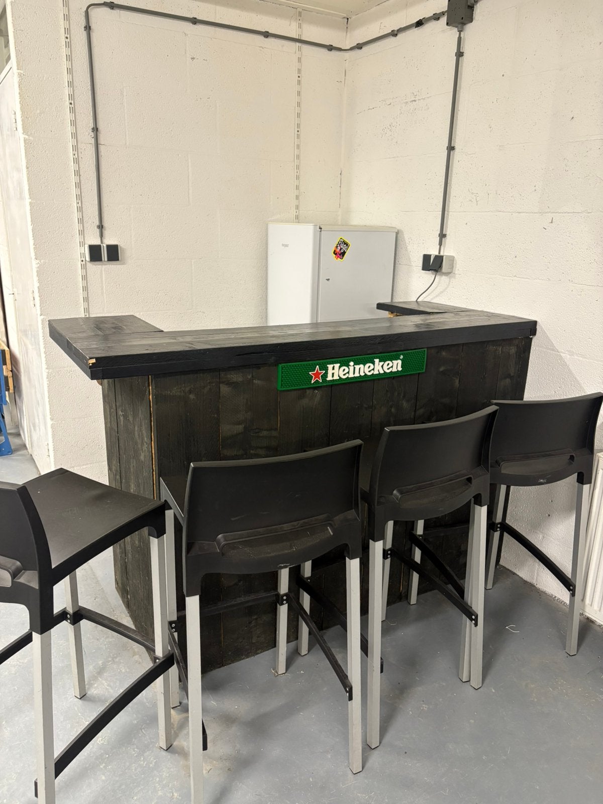 Bar met stoelen, Ophalen, Zo goed als nieuw