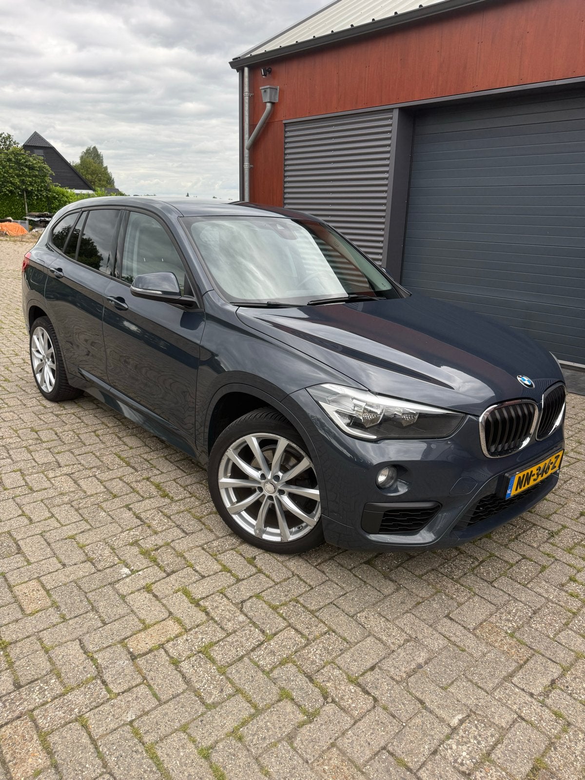 BMW X1 Sdrive 18D 2016 Blauwgrijs, Auto's, 4 cilinders, Leder, 1405 kg, 154 €/maand