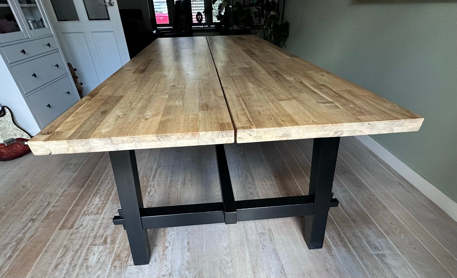 Robuuste houten eettafel SKOGSTA, LxBxH 235x100x74,5, Ophalen, 200 cm of meer, Zo goed als nieuw, Vijf personen of meer