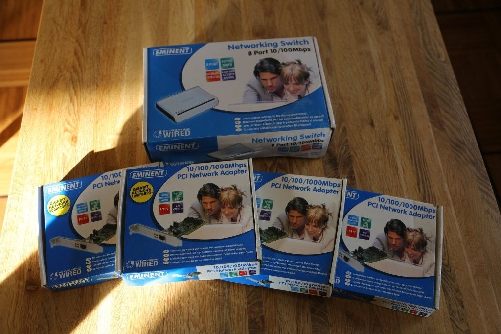 Eminent netwerkpartij: switch en 4 gigabit PCI-adapters, Ophalen of Verzenden, Nieuw