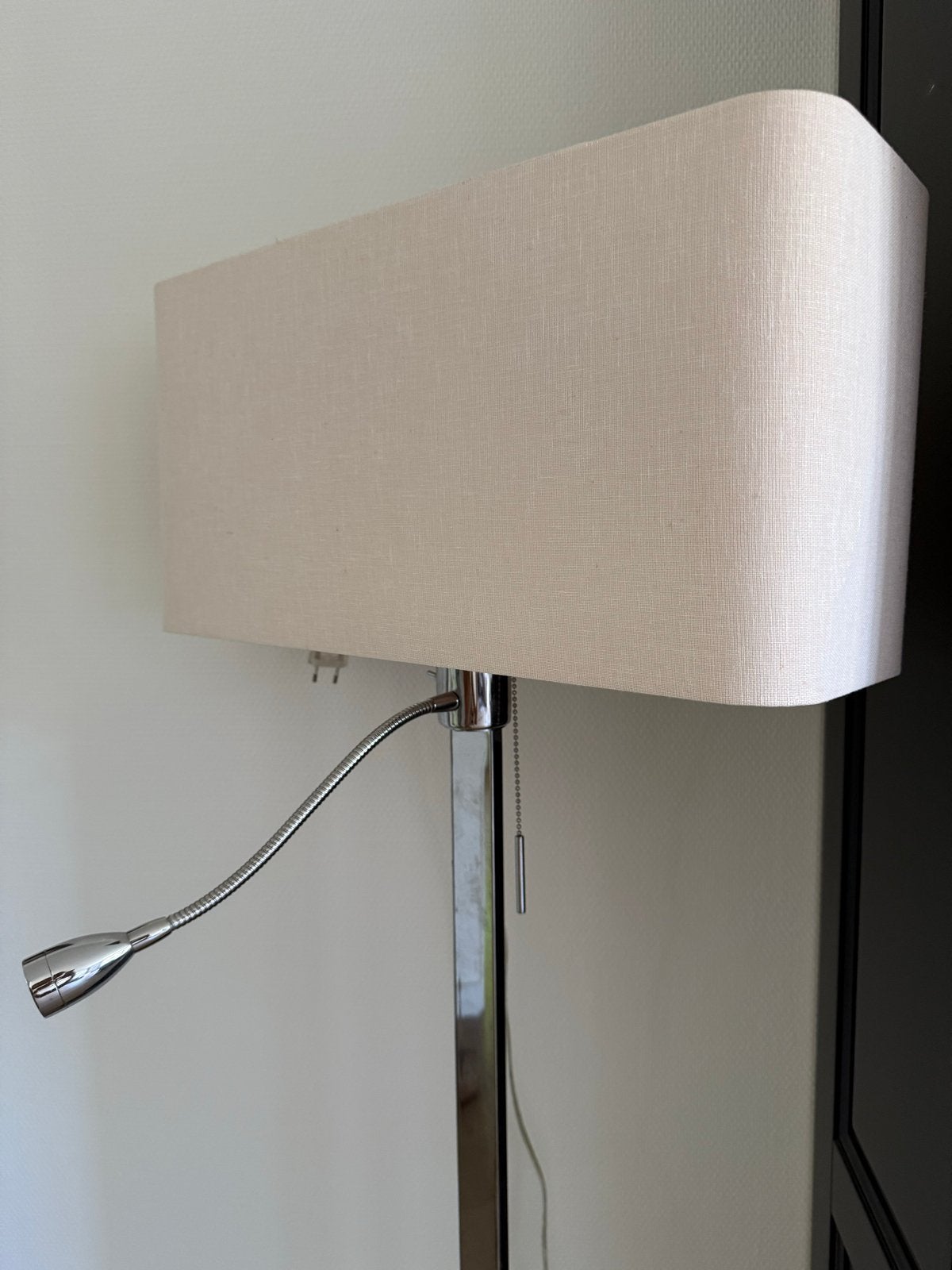 Staande lamp met beige kap en verstelbare leeslamp, Ophalen, Gebruikt, Metaal, 150 tot 200 cm