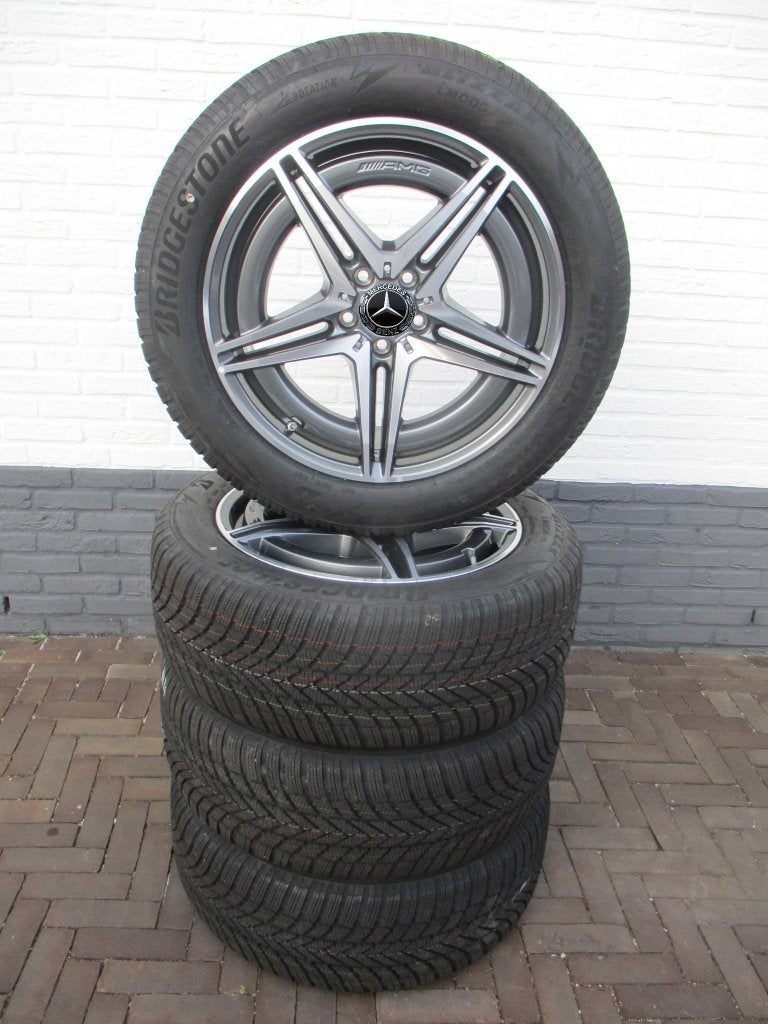 NIEUW Originele Mercedes EQC 19 inch winterbanden AMG, Auto-onderdelen, Banden en Velgen, 19 inch, Banden en Velgen, Nieuw, 235 mm