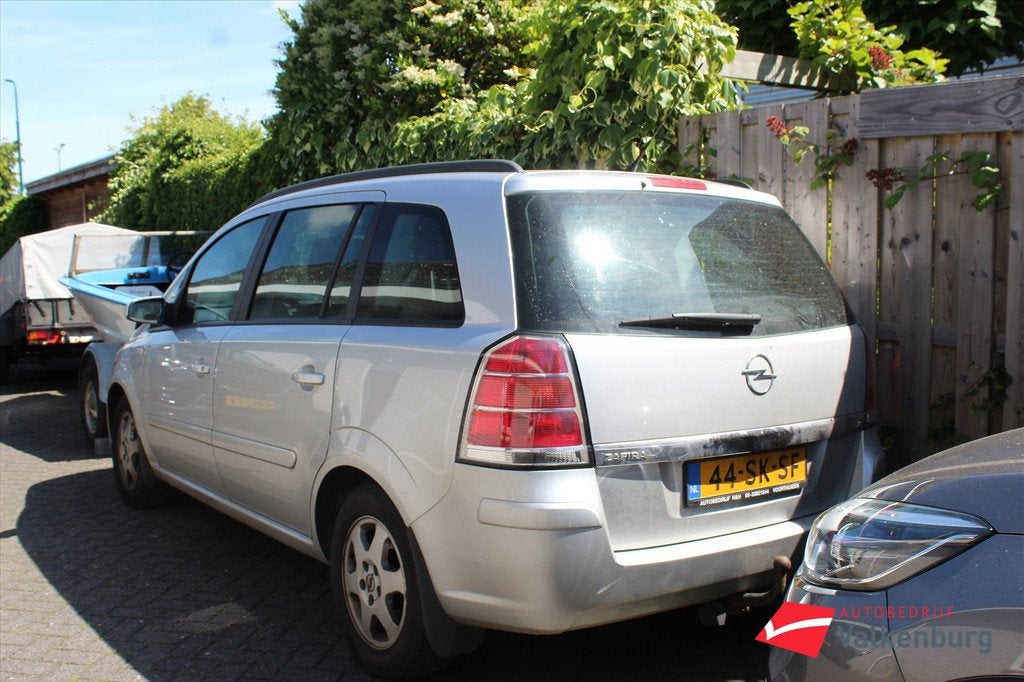 Opel Zafira 1.8 Enjoy Tekst Goed Doorlezen!, Auto's, Gebruikt, 4 cilinders, Origineel Nederlands, Zilver of Grijs