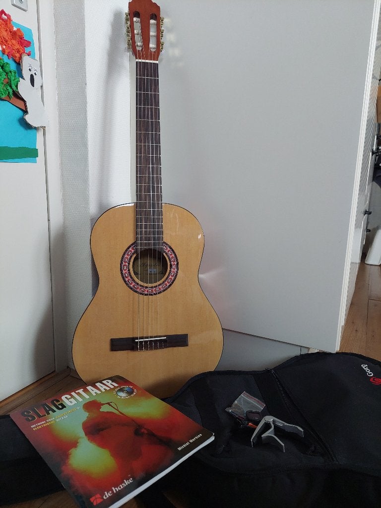 Gitaar, Ophalen, Zo goed als nieuw, Klassieke of Spaanse gitaar, Met koffer
