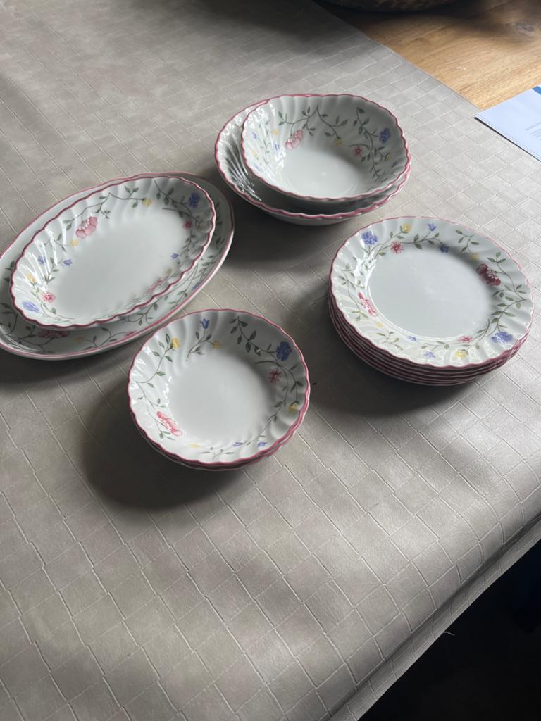 Johnson Bros Gebaksbordjes en Schaaltjes - Bloemenpatroon, Huis en Inrichting, Keuken | Servies, Gebruikt, Keramiek, Ophalen of Verzenden