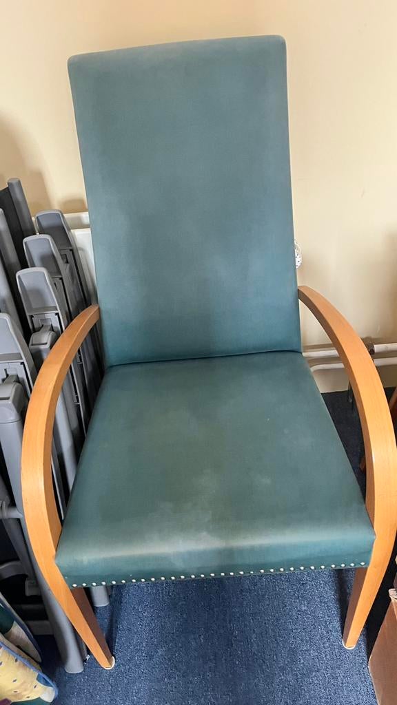 1 stoffen stoel en ook vier losse stoelen, Ophalen, Zo goed als nieuw, Vier